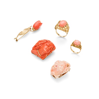 Lot 239 - A collection of coral jewellery