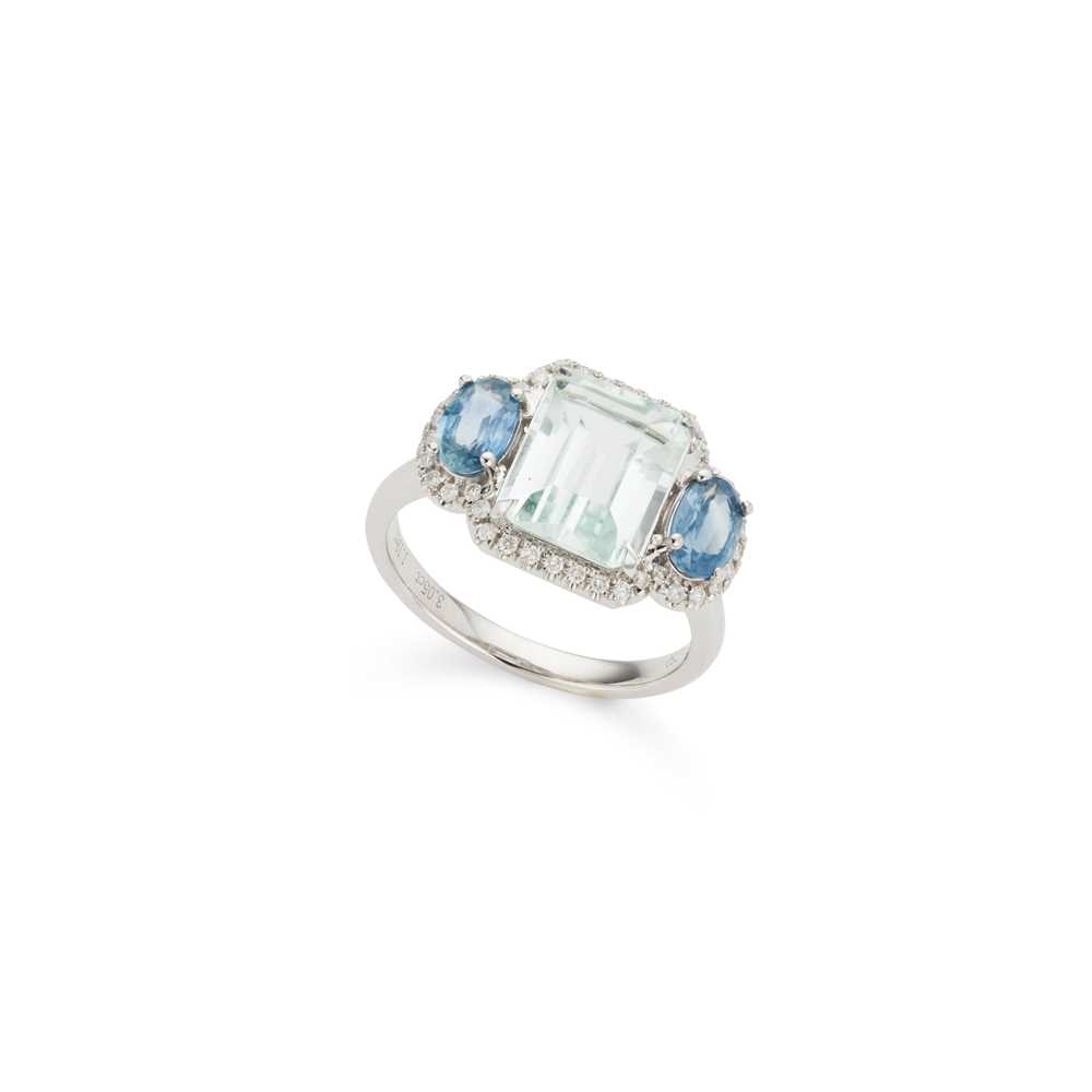 Lot 94 - An aquamarine, sapphire and diamond ring