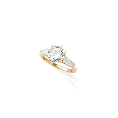 Lot 44 - A diamond single-stone ring