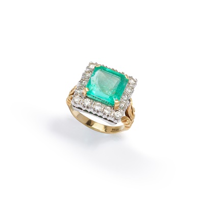 Lot 3 - An emerald and diamond cluster ring