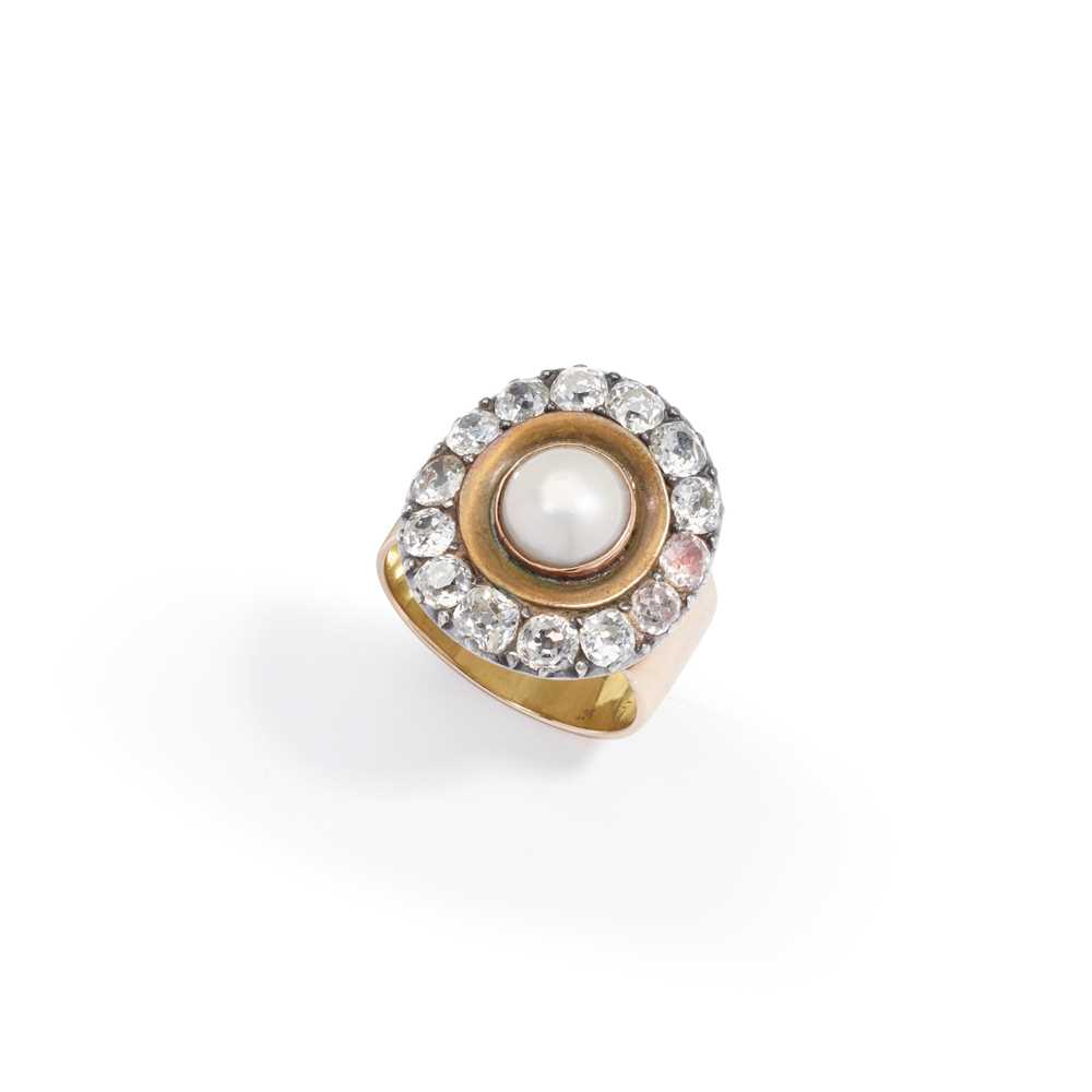Lot 37 - An old brilliant-cut diamond and half pearl cluster ring