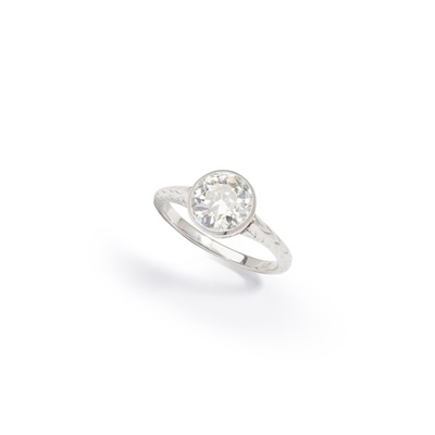 Lot 18 - A diamond single-stone ring