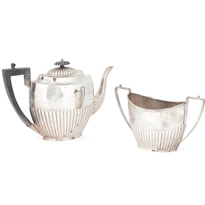 Lot 116 - A matched late Victorian teapot and twin-handled sugar basin