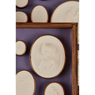 Lot 96 - BOXED COLLECTION OF GRAND TOUR PLASTER INTAGLIOS