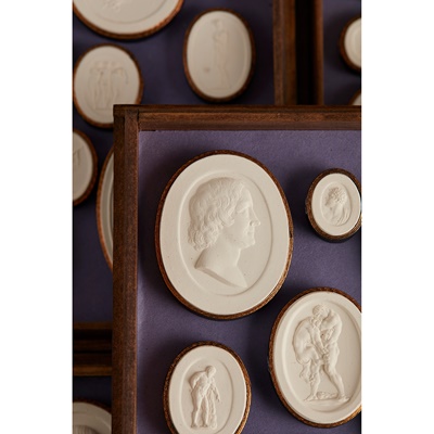 Lot 96 - BOXED COLLECTION OF GRAND TOUR PLASTER INTAGLIOS