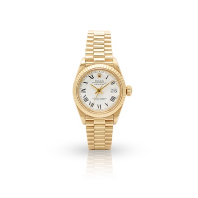Lot 127 - Rolex: a gold wristwatch