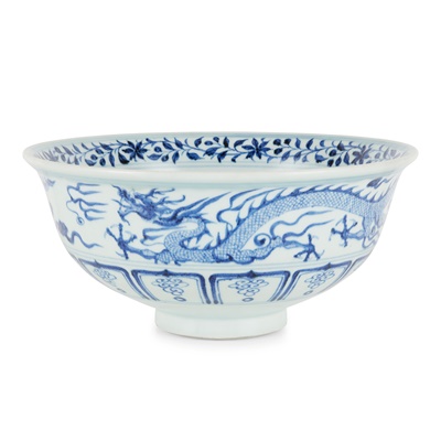 Lot 169 - LARGE BLUE AND WHITE 'DRAGON' BOWL