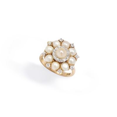 Lot 8 - An early 20th century pearl and diamond cluster ring