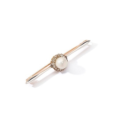 Lot 59 - An early 20th century pearl and diamond bar brooch