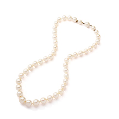Lot 56 - A cultured pearl necklace