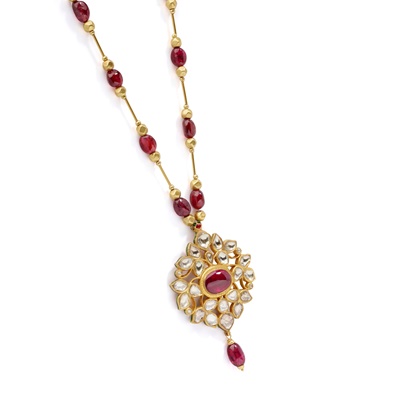 Lot 50 - An Indian ruby and diamond pendant necklace