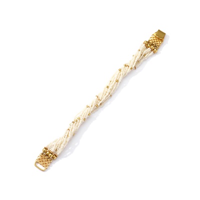 Lot 34 - A seed pearl bracelet