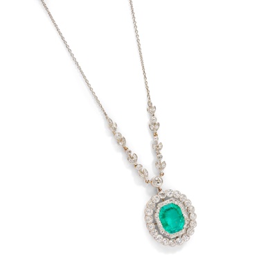 Lot 57 - An Edwardian emerald and diamond pendant, circa 1910