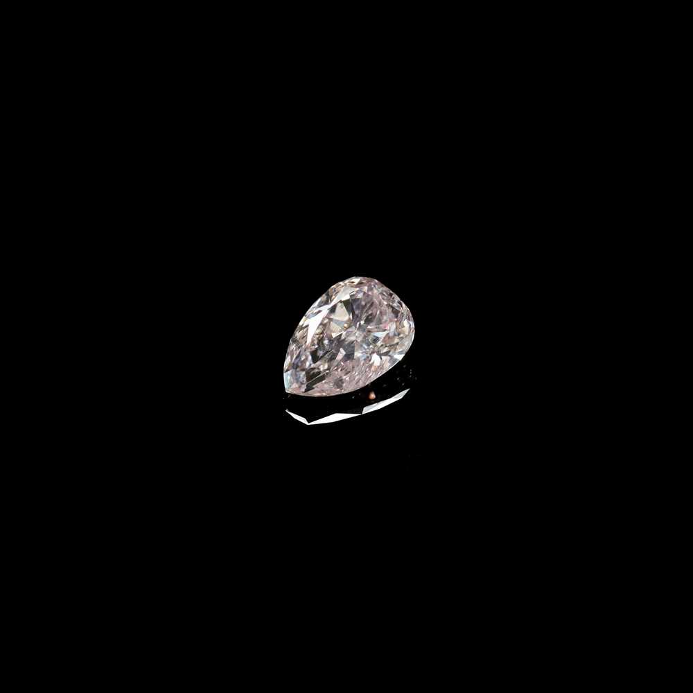 Lot 96 - An unmounted coloured diamond