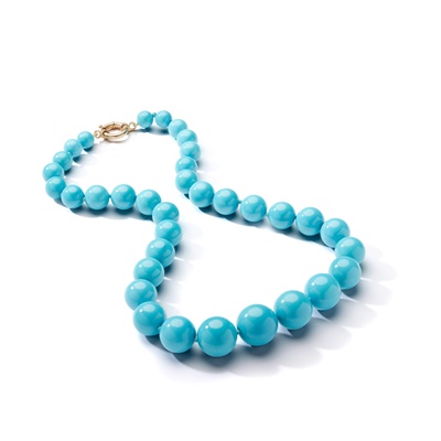 Lot 12 - A turquoise bead necklace