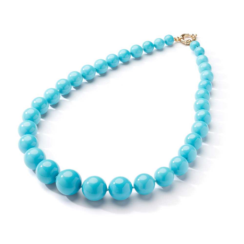 Lot 12 - A turquoise bead necklace