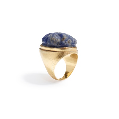 Lot 72 - Attributed to Burle Marx: A lapis lazuli 'Forma Livre' ring