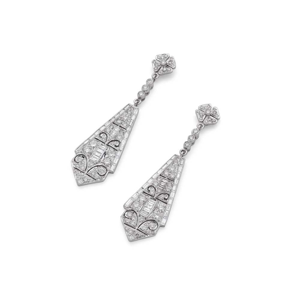 Lot 49 - A pair of diamond pendent earrings