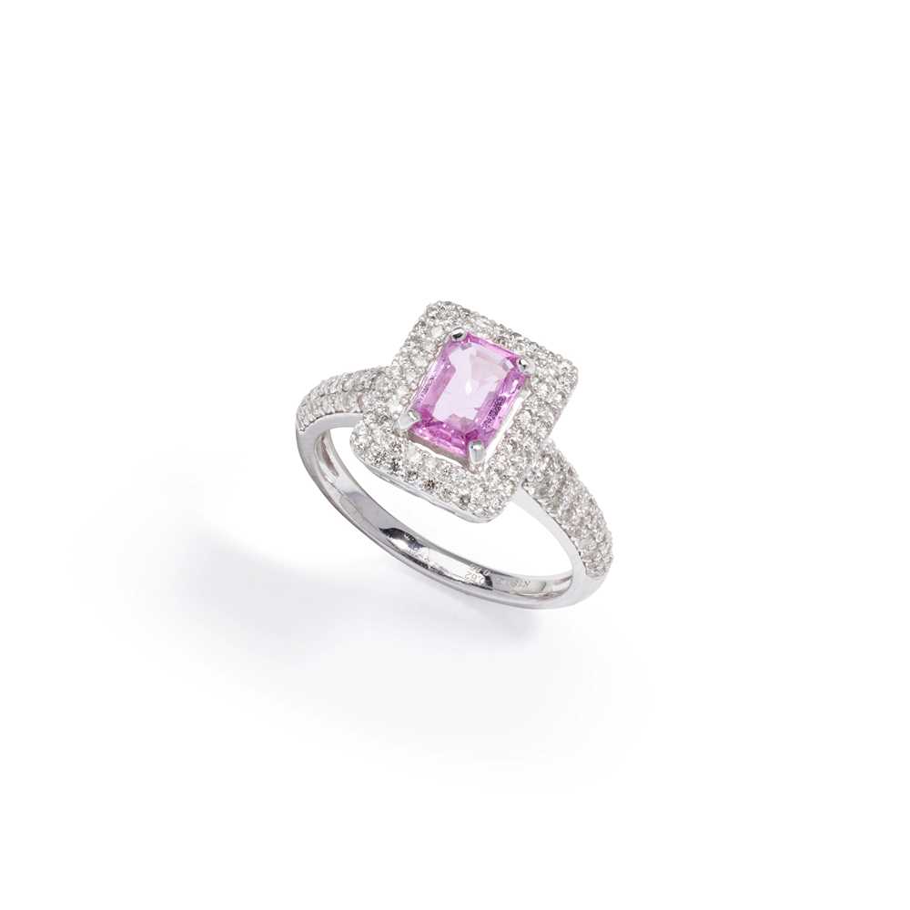 Lot 21 - A pink sapphire and diamond ring