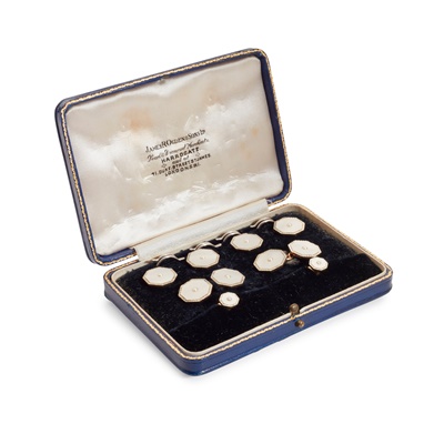 Lot 56 - A cased set of cufflinks and buttons