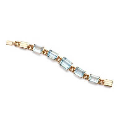 Lot 103 - An aquamarine bracelet
