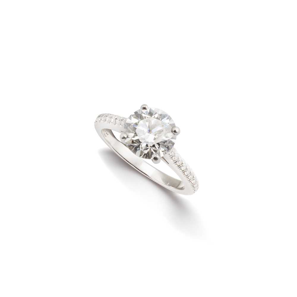 Lot 114 - A diamond single-stone ring