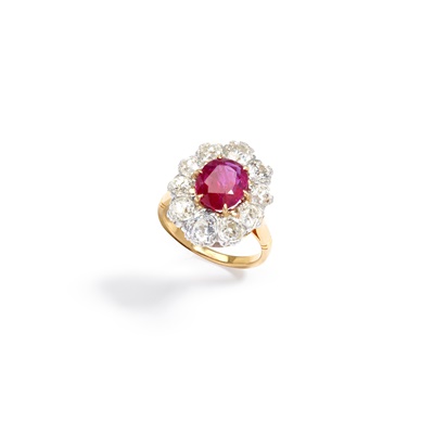 Lot 40 - A ruby and diamond cluster ring