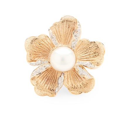 Lot 18 - A cultured mabé pearl and diamond flower brooch