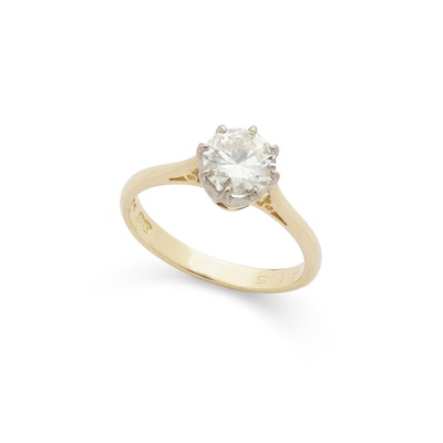 Lot 45 - A diamond single-stone ring