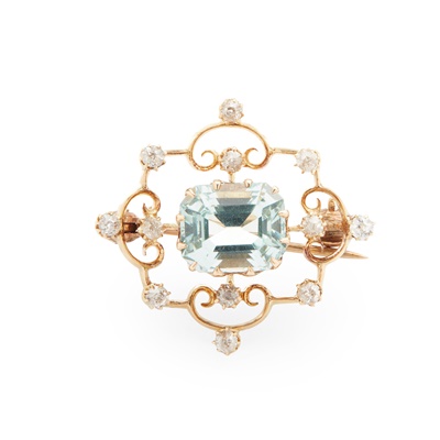 Lot 114 - An aquamarine and diamond brooch