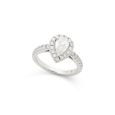 Lot 86 - A diamond cluster ring