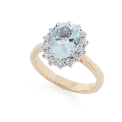 Lot 171 - An aquamarine and diamond cluster ring