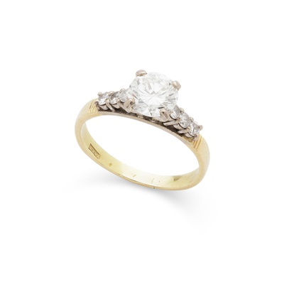 Lot 23 - A diamond single-stone ring