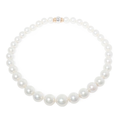 Lot 131 - A cultured pearl necklace