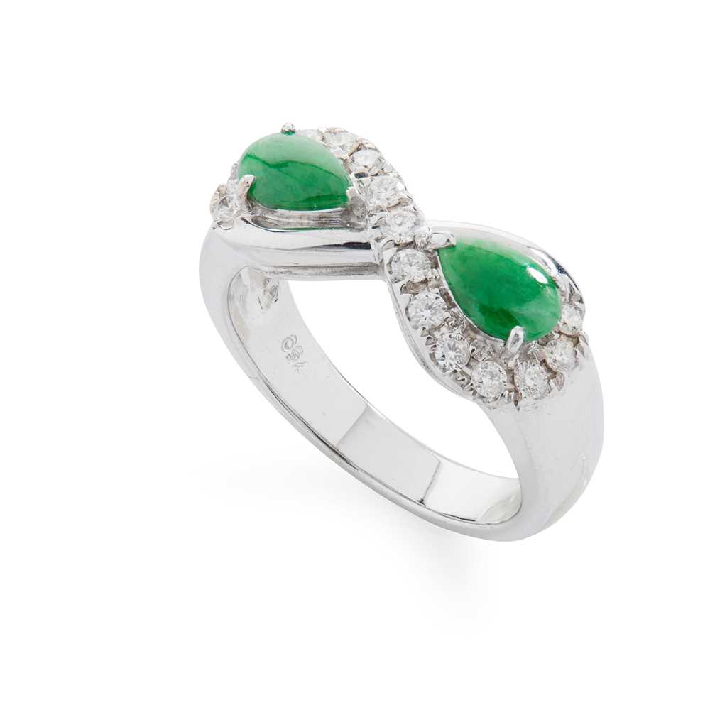 Lot 82 - A jadeite jade and diamond ring