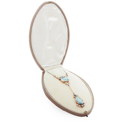 Lot 74 - An early 20th century aquamarine and diamond pendant