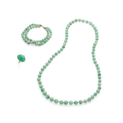 Lot 129 - A jadeite jade bead necklace, bracelet and ring