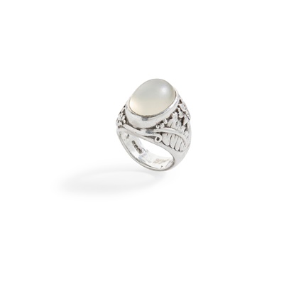 Lot 11 - SILVER AND MOONSTONE RING, FROM THE PRIVATE COLLECTION OF DAME JACQUELINE WILSON