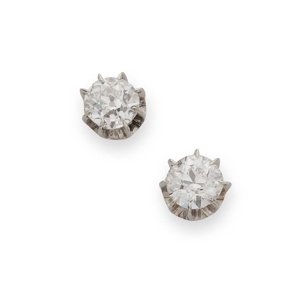 Lot 98 - A pair of diamond stud earrings