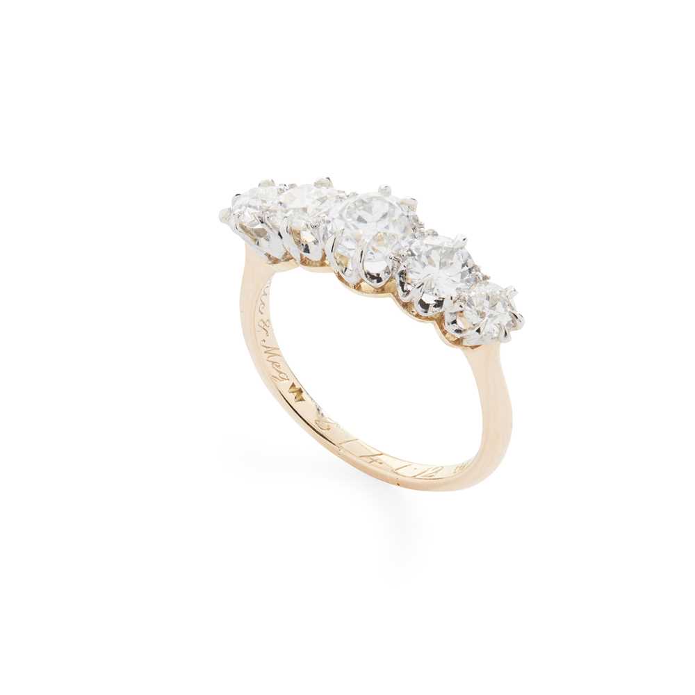 Lot 61 - A diamond five-stone ring