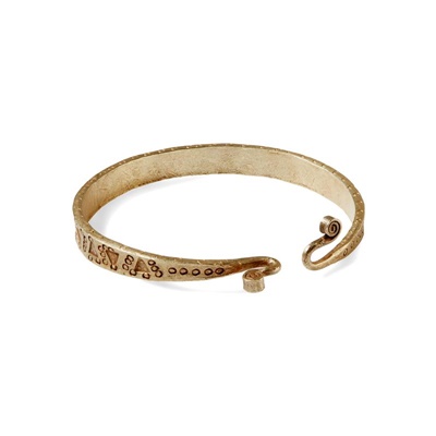 Lot 183 - A Viking gold bangle