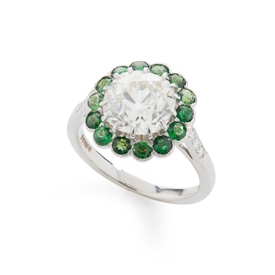 Lot 144 - A diamond and tourmaline cluster ring
