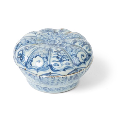 Lot 138 - BLUE AND WHITE MELON-SHAPED BOX AND COVER