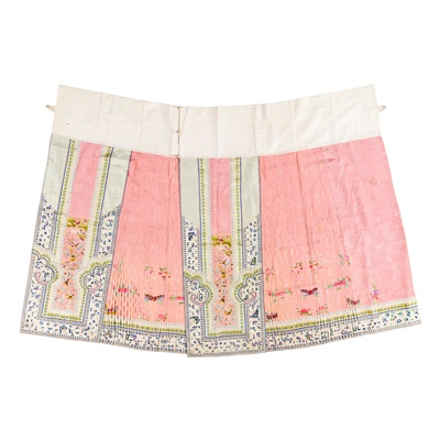 Lot 17 - HAN CHINESE WOMAN'S EMBROIDERED PINK GROUND 'BIRDS AND FLOWERS' SILK PLEATED SKIRT