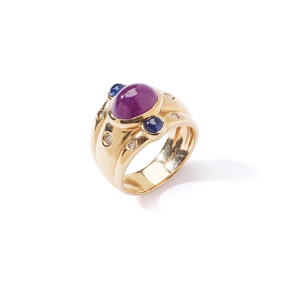 Lot 148 - A gem-set dress ring