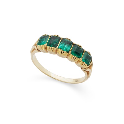 Lot 2 - An emerald five-stone ring