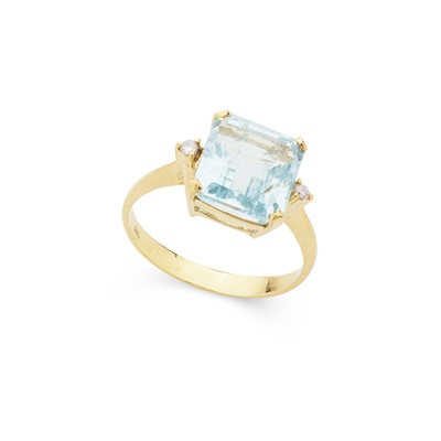 Lot 117 - An aquamarine and diamond ring