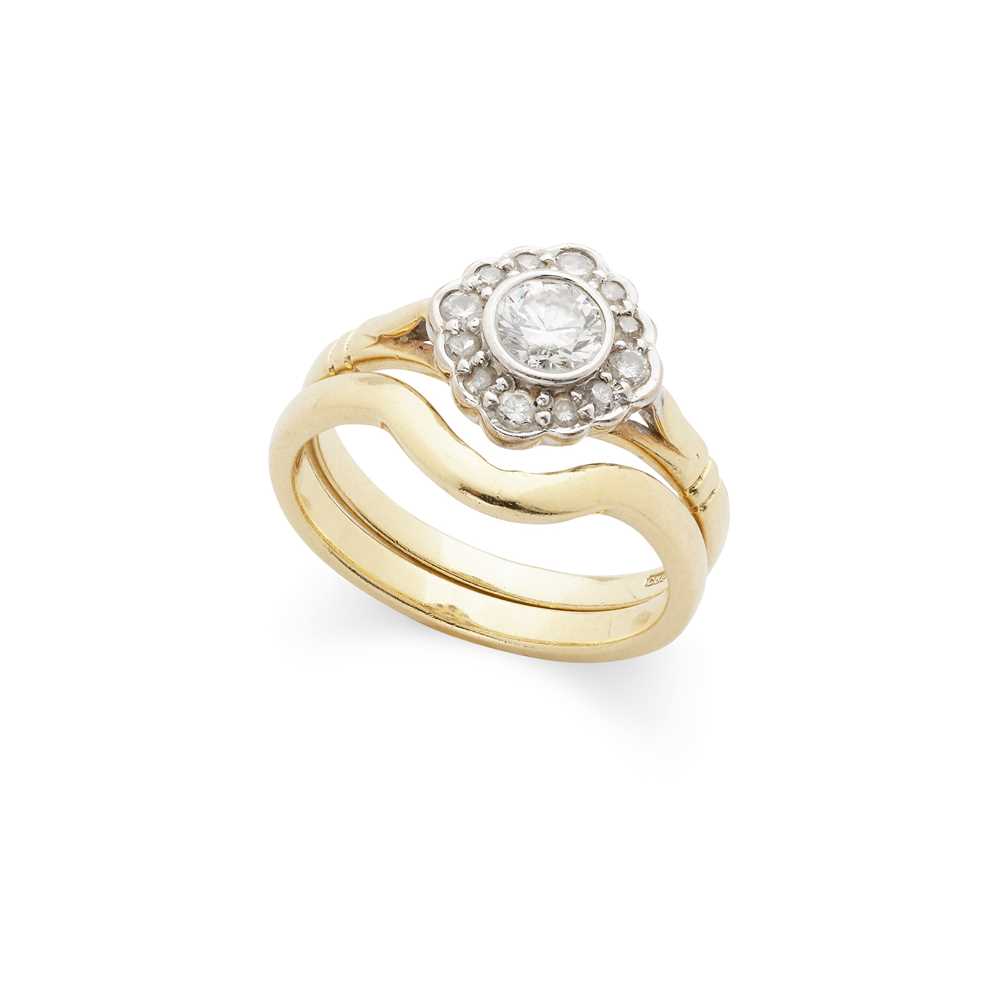 Lot 21 - A diamond cluster ring