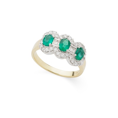 Lot 127 - An emerald and diamond ring