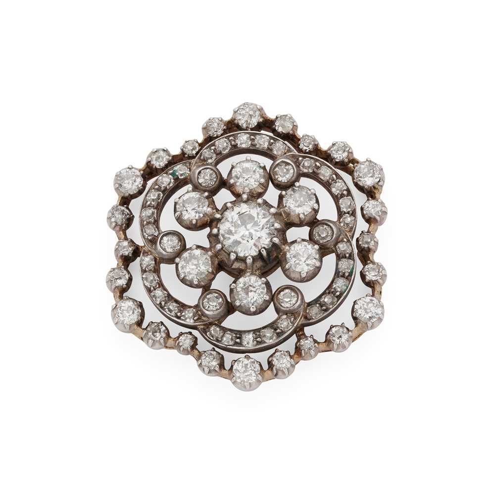 Lot 28 - Carrington & Co: A late 19th century diamond brooch
